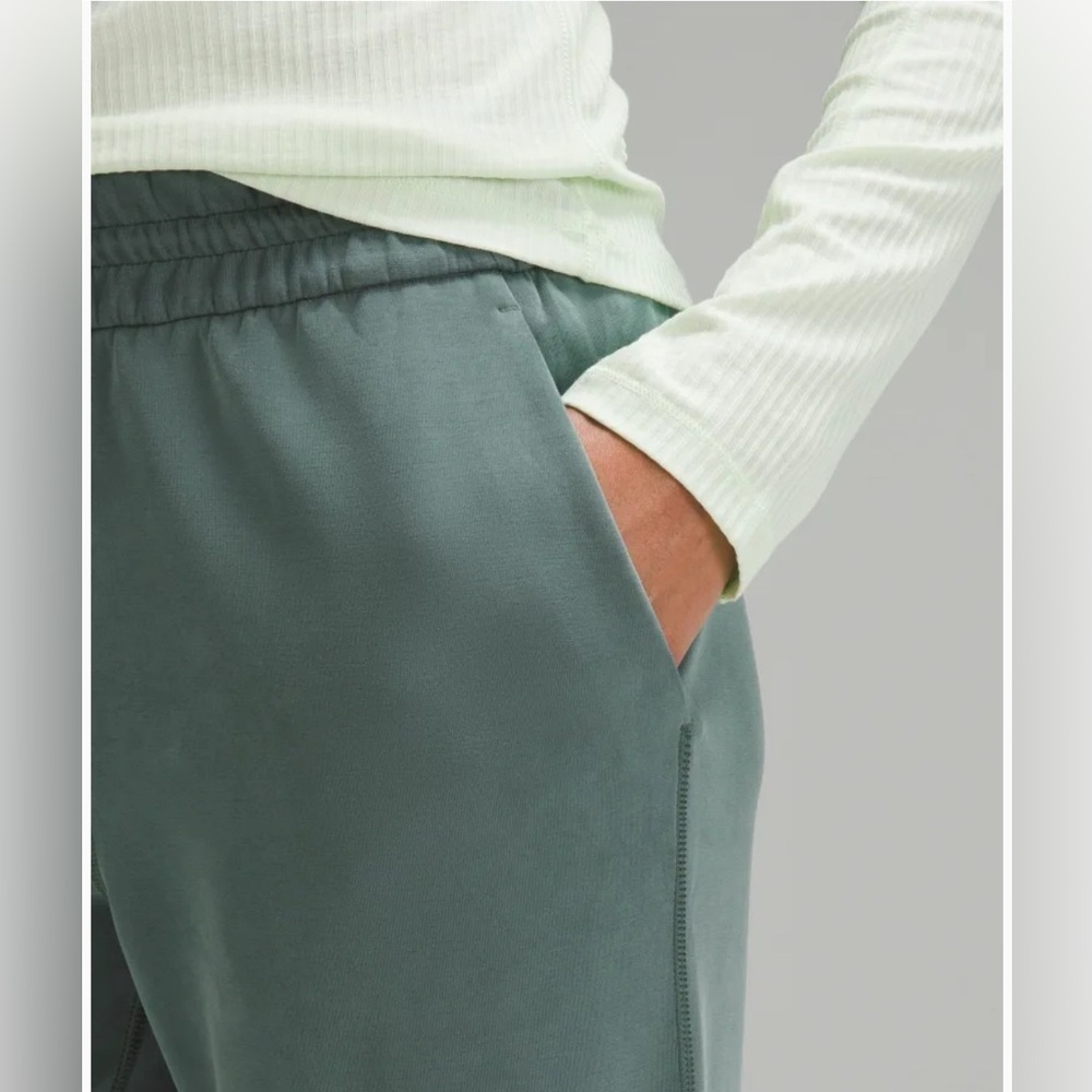 Lululemon Softstreme High-Rise Pant in Dark Forest Colorway - Picture 4 of 12